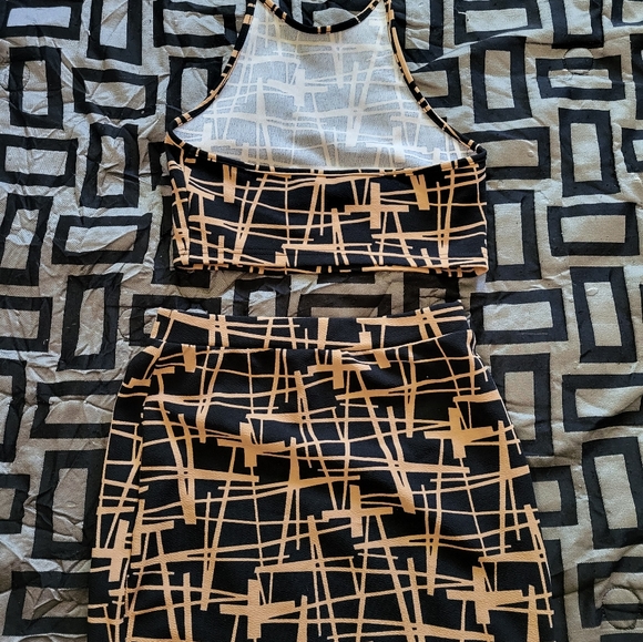 Two piece set - Picture 2 of 2